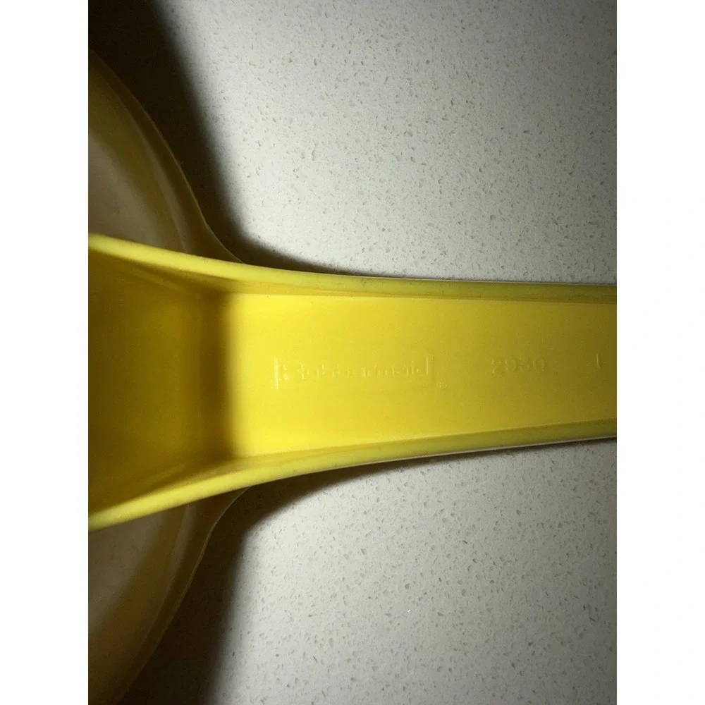 Vintage Rubbermaid Yellow Plastic Colander Strainer 2930 Kitchen Retro USA